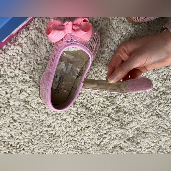 Toddler 7 Sparkle Pink Mary Jane Squeaker Shoe NIB - Picture 9 of 10